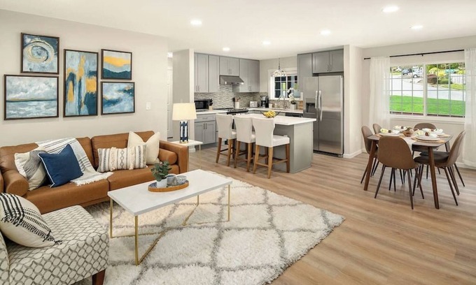 Lake Hills Casa | Remodeled Bellevue Family home w AC close to everything