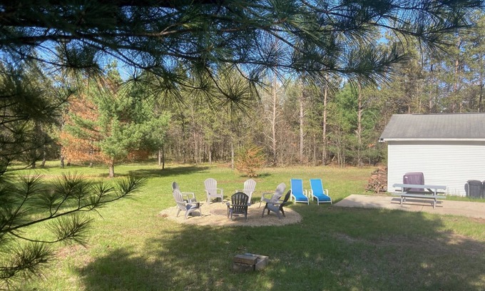 Necedah Casa | Remodeled cabin close to Castle Rock and Petenwell Lake, w/firepit, pet friendly
