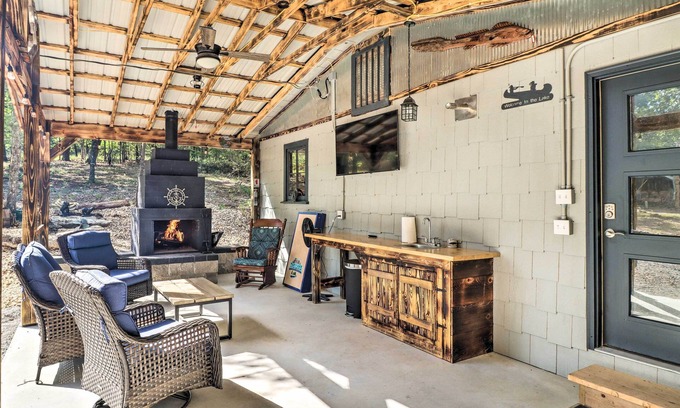 Elizabeth Cabina | Remodeled Cabin w/ Fire Pit on Norfork Lake!