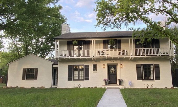 Wichita Casa | Remodeled Colonial Retreat Close to Shops and Dining
