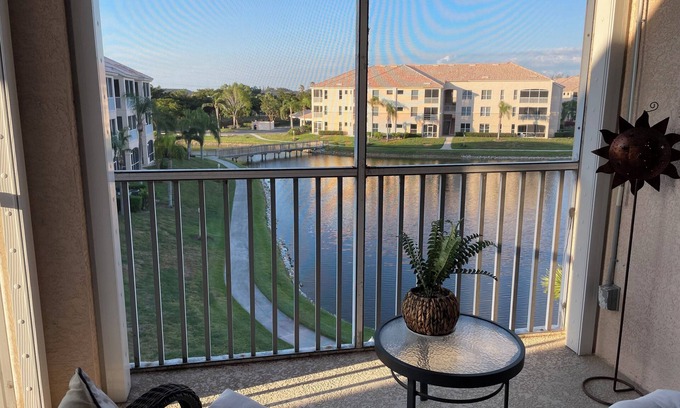 Tropical Cove Condominio | Remodeled condo, quiet, gated golf community, Ft Myers