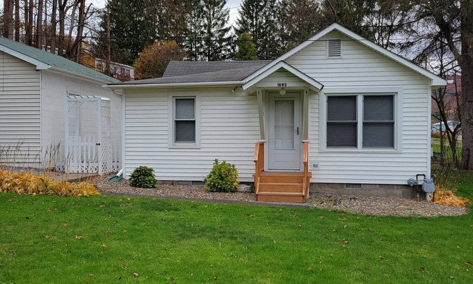 Wellsboro Casa | Remodeled cottage w/firepit, super close to great hiking trails
