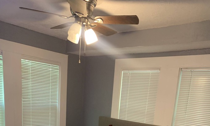 Kansas City Casa | Remodeled cozy home minutes from Hwy,Downtown, and plaza!
