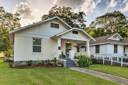 Hot Springs Casa | Remodeled Dtwn Hot Springs Home with Porch!