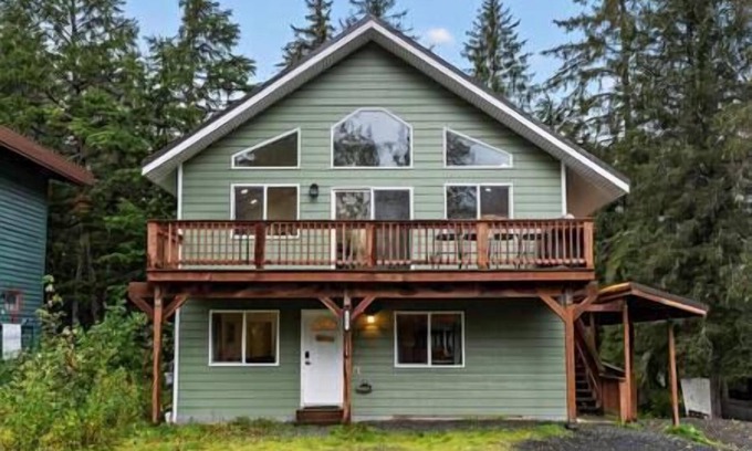 Alyeska Casa | Remodeled Duplex - Top Floor - Close to Ski Lifts