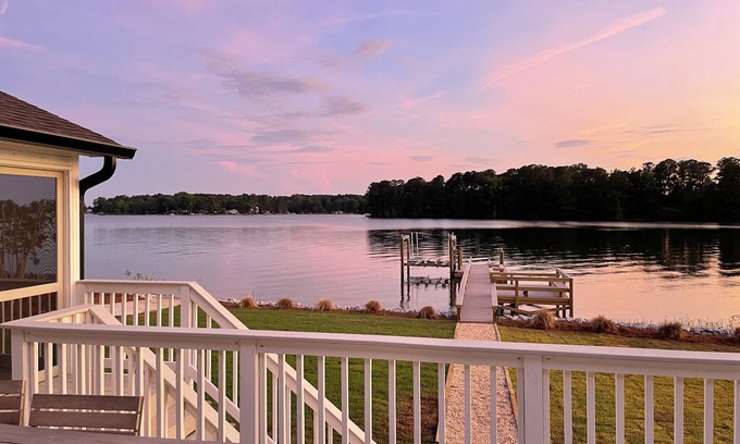 Chapin Casa | Remodeled home on Lake Murray. Large screen porch overlooks large yard, and dock