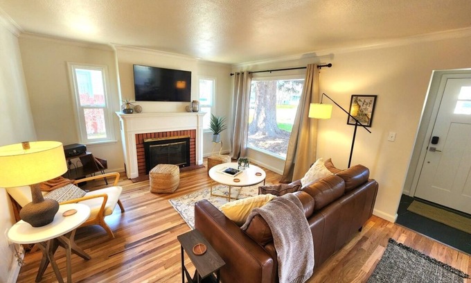 Idaho Falls Casa | Remodeled home with vintage charm. Centrally located near downtown Idaho Falls.