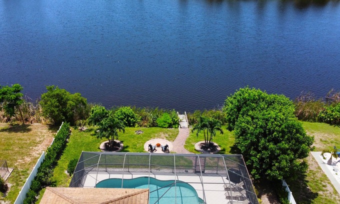 Bonita Springs Casa | Remodeled Lakefront Pool Home, Privacy, screened Lanai, Bicycles, close to Beach