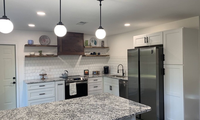 Myrtle Grove Casa | Remodeled Midcentury Home