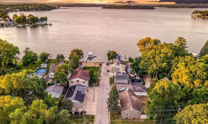 Fox Lake Apartamento | Remodeled Monthly and Seasonal Rental in Fox Lake with Lakeview and Mineola Bay Access