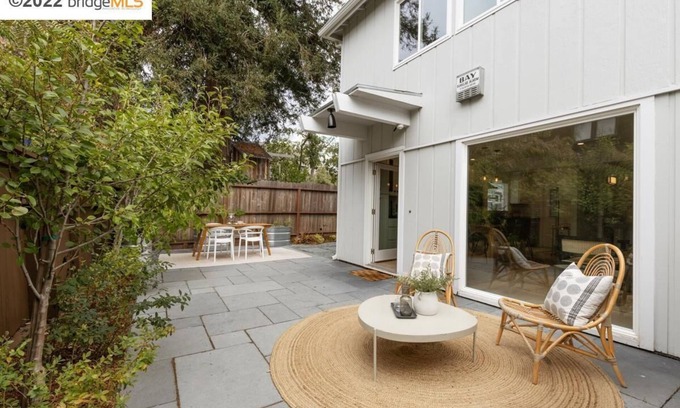 North Berkeley Casa | Remodeled Quiet Townhome with Spacious Yard - Walking distance to UC Berkeley