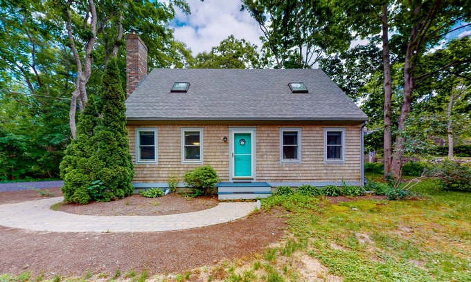 Cotuit Casa | Remodeled Retreat w/ Expansive Deck & Fire Pit - Near Village & Loop Beach