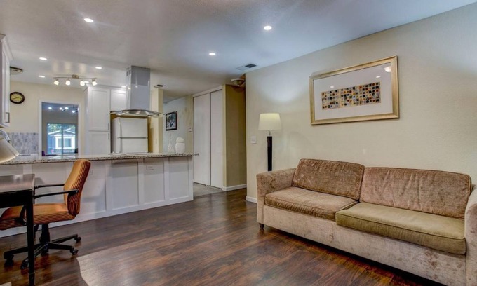 Southeastern Sacramento Casa | Silencioso Sacramento 3bd / 2ba casa w / W / D