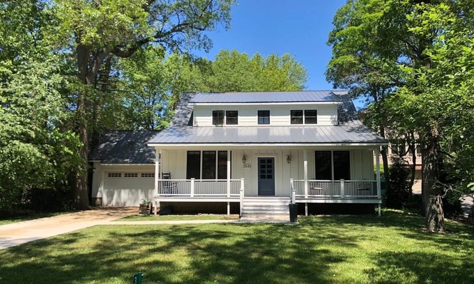 Michiana Casa | Remodeled Spacious Farmhouse-1 Block to Beach w/Gourmet Kitchen & Enclosed Porch