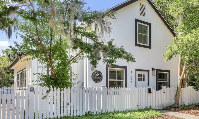 Historic District Cabaña | Remodeled unique vacation rental in the heart of Historic Beaufort