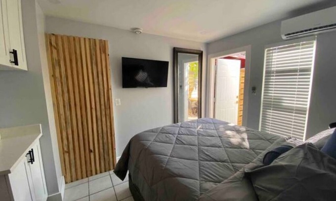 East Fort Lauderdale Cabaña | Beach cottage ,queen bed