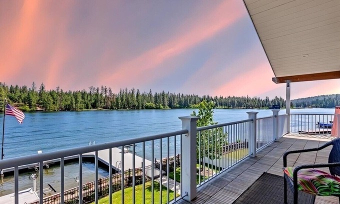 Post Falls Casa | Remodeled Waterfront House with Lake Access near Downtown Coeur d'Alene!