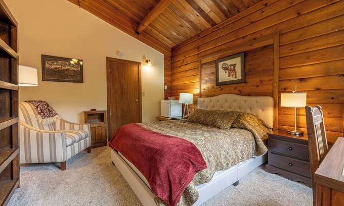 Alert Bay Cabina | Remote BC Waterfront Log Lodge: "Home of the Orca"