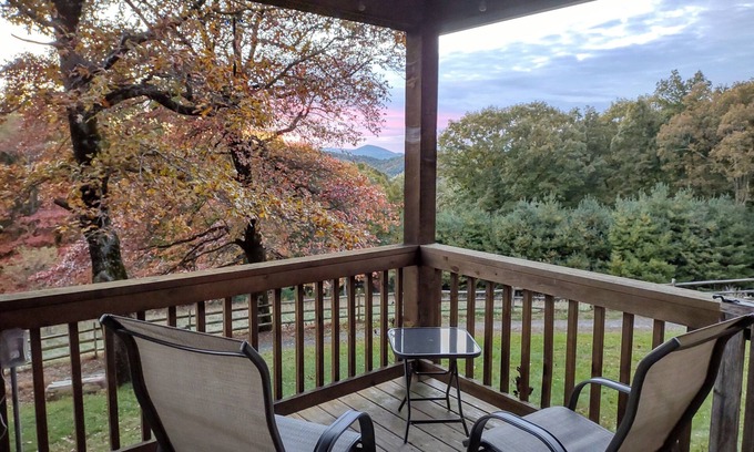 Deep Gap Cabina | Remote cabin with gorgeous view and sunsets, pets free, fast Wi-Fi!