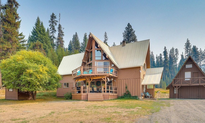 Elk City Casa | Remote Elk City Escape w/ Decks & Mtn Views!