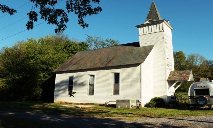 Gainesboro Otro | Remote One-Room Farm Church 1hr from Nashville!
