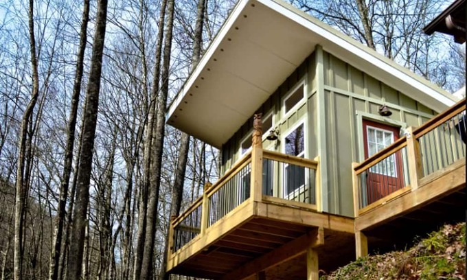 Robbinsville Cabina | Remote Tree-House Style Cabin in Nantahala National Forest
