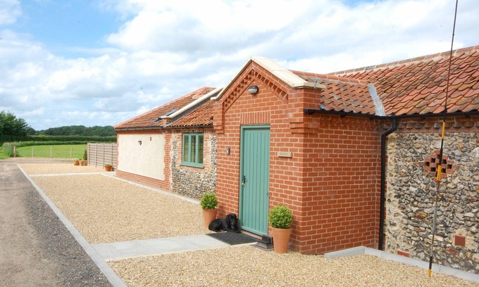 Hethel Cabaña | REMUS, family friendly, with open fire in East Harling