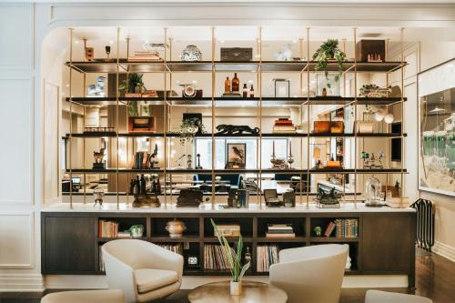 Downtown Dallas Hotel | Renaissance Saint Elm Dallas Downtown Hotel