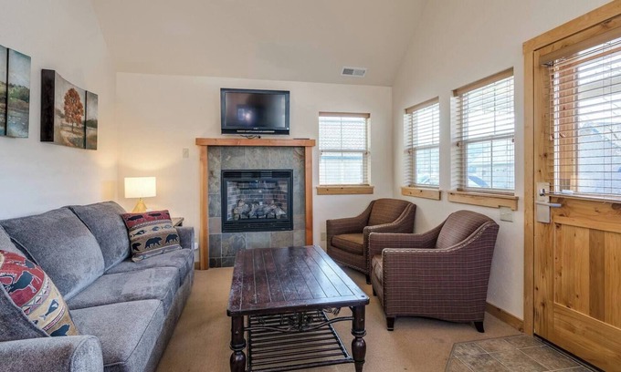 Sandpoint Casa | Rendezvous - Courtyard Beach Bungalow