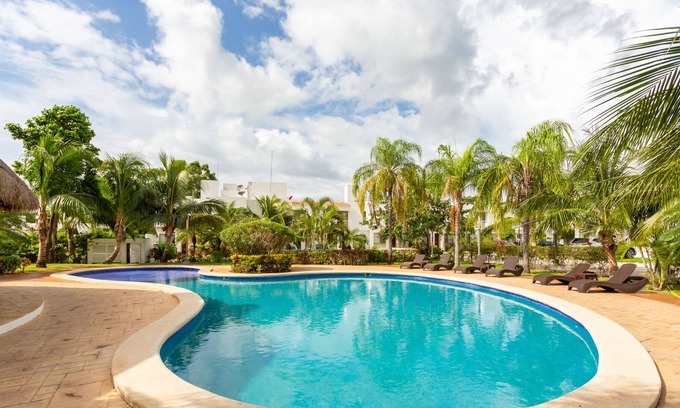 Cancún Casa | Renewed 3 BR house WiFi Gym Pools Patio &Parking