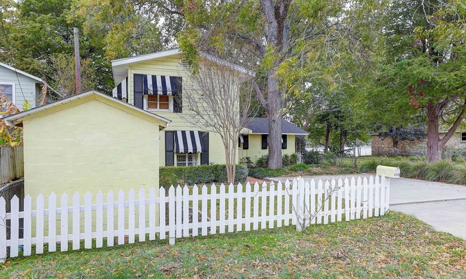 McQueeney Casa | Granja renovada Lake McQueeney Cove