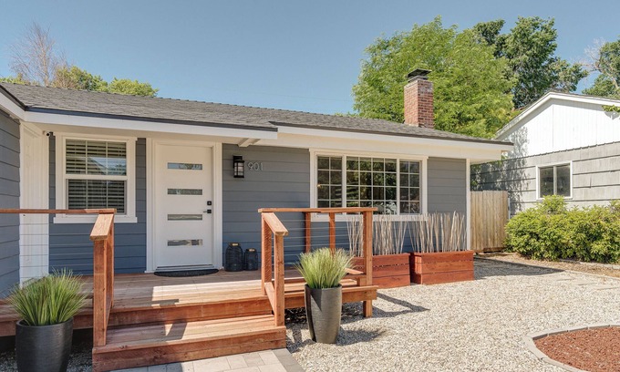 West University Casa | Reno Retreat – 3 BR / 2 BA House – Kayaks
