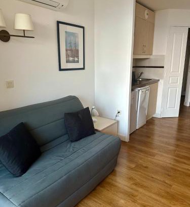 La Croix des Gardes Apartamento | Renoir 252 - Appartement rez-de-jardin type F2 - Petite vue mer