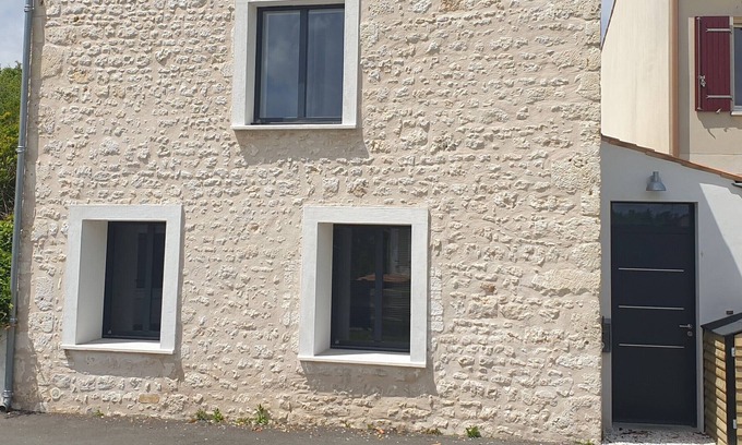 Saint Laurent de la Pree Casa | Renovated house with all mod cons, with terrace and garden, 5km from the beaches of Fouras