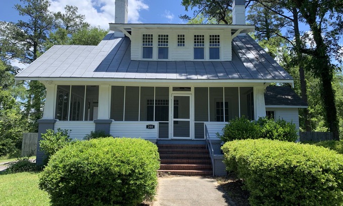 Hardwick Casa | Renovated 1928 bungalow in historic Milledgeville Georgia