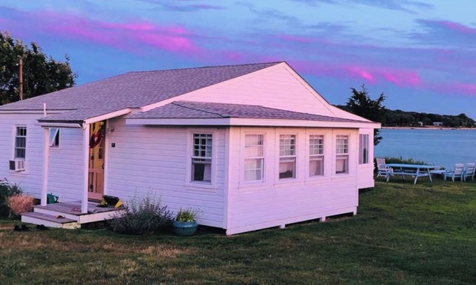 Town of Southold Town Cabaña | Renovated 1930's cottage on the water near Greenport with WiFi, AC