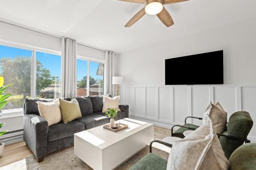 Royal Oak Apartamento | Renovated 1BR Upper Flat Modern King Suite
