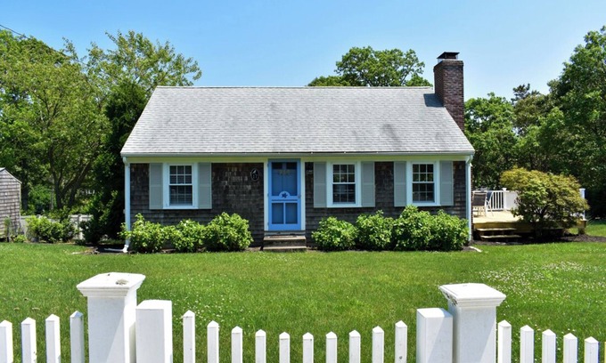 Harwich Casa | Renovated 2 bed home with extra living area, 5 min drive to Red River Beach!
