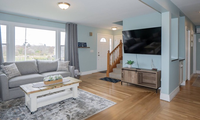 Middletown Casa | Renovated 2 Bed Private Home Newport-Middletown Sleeps 6