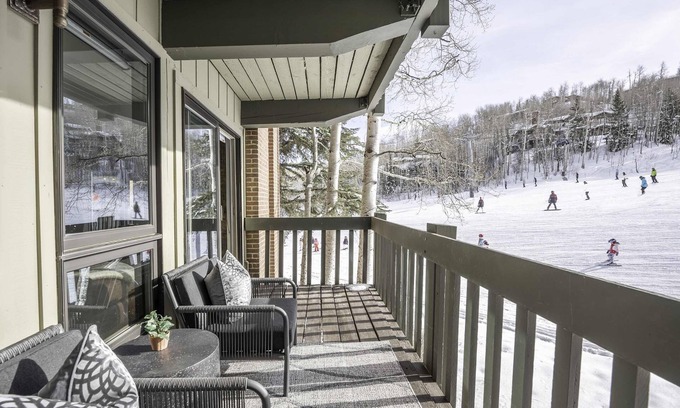 Snowmass Village Condominio | Renovated 2 BR *TRUE Ski-in/Ski-out*