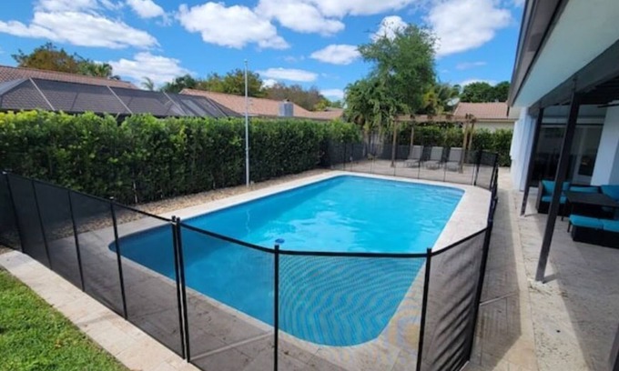 Coral Springs Casa | Renovated 3 Bedroom +DEN /2 bath Heated POOL House