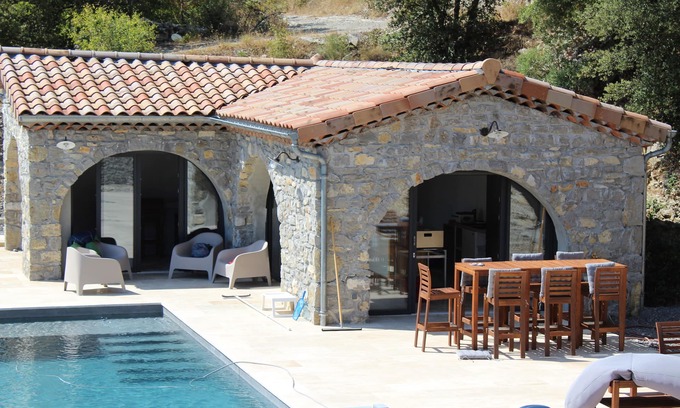 Les Vans Otro | Renovated 300 m2 stone farmhouse with swimming pool and large equipped pool house.