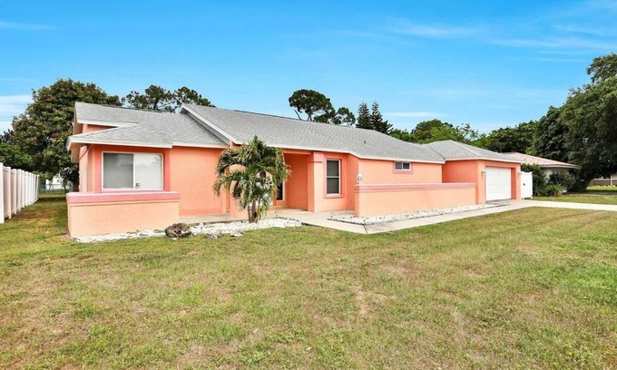 Whitfield Casa | Renovated 3BR Dog Friendly Pond View WD