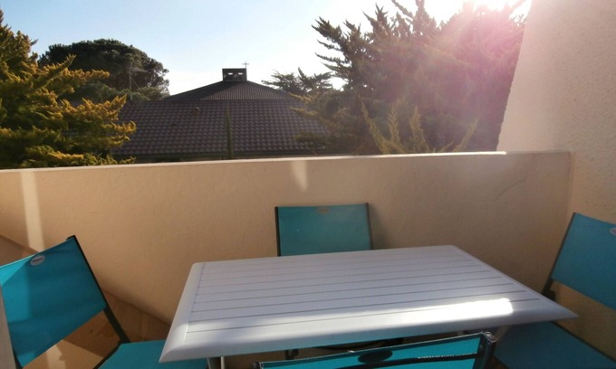 Le Penon Apartamento | Apartamento renovado con estilo, ubicación central y tranquila, balcón, cerca de playa y comodidades