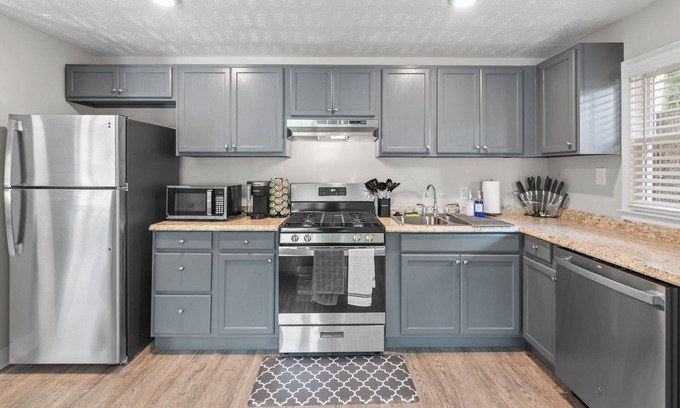 Marietta Casa | Renovated 5BD Townhome; 2 Minutes from Serene Marietta Square Highlights