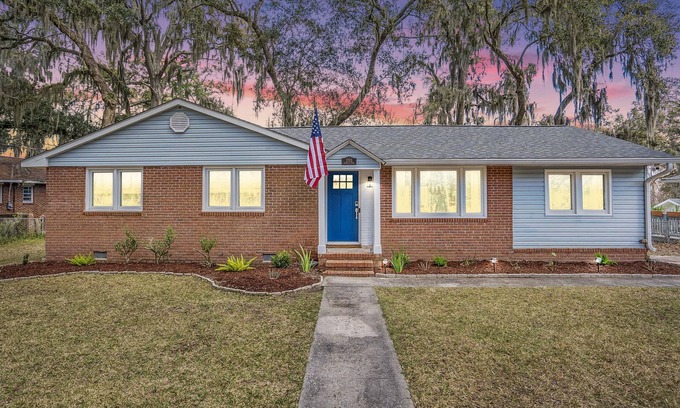 Beaufort Casa | Renovated: 6 min to Parris Island - 10 min to downtown - Family Gem - Beach Pass