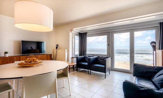 Koksijde-Bad Apartamento | Renovated apartment in Koksijde with sea-views