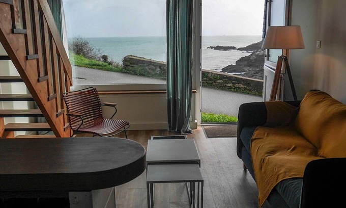 Le Palais Apartamento | Apartamento renovado con vistas al mar y WIFI