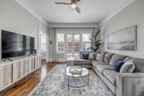 Riverside Apartamento | Renovated Apt - Blocks from Shoppes of Avondale