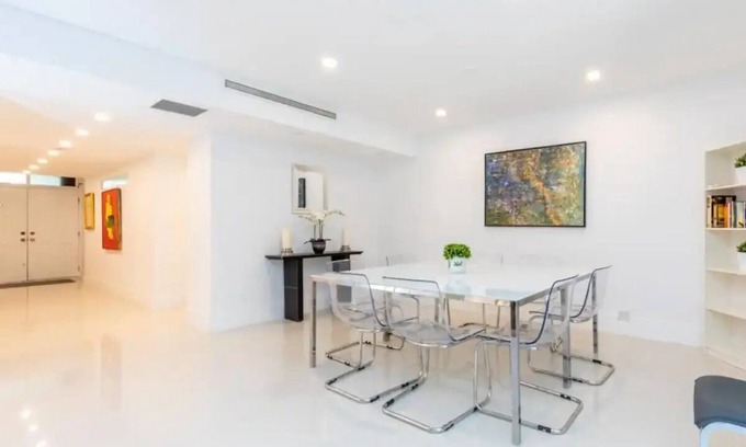 Key Biscayne Apartamento | Renovated Apt in Key Colony pool and Beach access